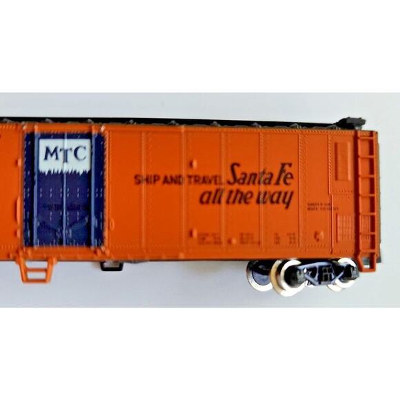 Atlas Santa Fe 50' Mech. Reefer MTC Car N Scale Santa Fe All The Way U105-38 - Picture 5 of 11